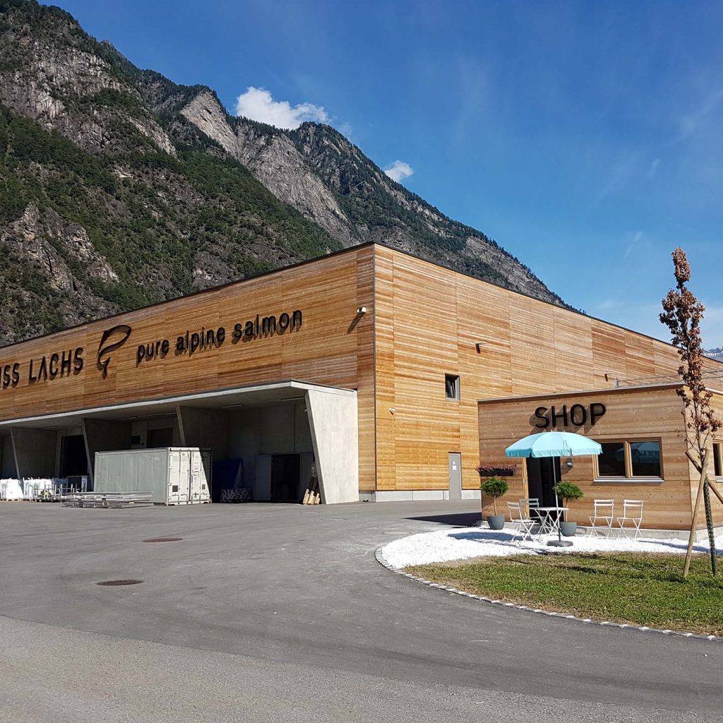 Lachsfarm mit Farmshop