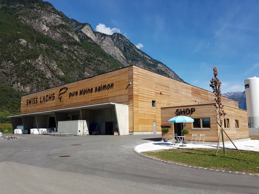 Lachsfarm mit Farmshop